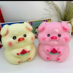 Ống heo tiết kiệm heo ăn dưa hấu