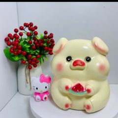 Ống heo tiết kiệm heo ăn dưa hấu