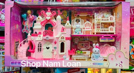 Bộ đồ chơi lâu đài công chúa màu hồng với cầu thang, bàn ghế và thú nhồi bông Đồ Chơi Nhà Búp Bê Lâu Đài Thỏ Trắng 5522