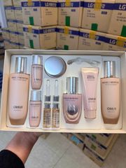 Bộ chăm sóc da trắng hồng Ohui Miracle Moisture Set 9 sản phẩm - Dưỡng ẩm hoàn hảo với công nghệ Chiffon-Ceramide cho làn da mềm mịn, rạng rỡ. 764677