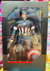 Đồ chơi Captain America với khiên tròn, bộ đồ màu xanh đỏ trắng, đeo mũ và găng tay, trong hộp nhựa trong suốt. Mô hình siêu nhân đội trưởng Mĩ cao 32cm có khớp Captain America