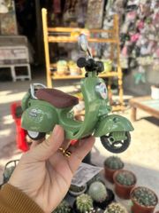 Đồ chơi nhựa - Xe vespa chạy trớn
