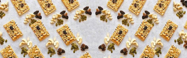 Bánh Quy Tropical Fields Crispy Trail Mix Crackers 394g Ăn Vặt Tiện Lợi