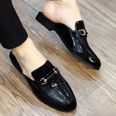 ( BAN L40 ) Sục nam da bóng in hoạ tiết nổi gắn mác khoá không rỉ, Đế cao su chống trơn trượt mặt đế bọc lót da êm ái
