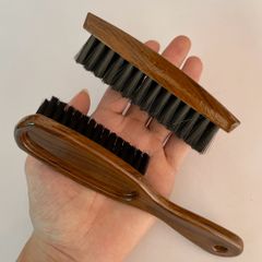 Bàn chải đánh giày lông mềm nhỏ gọn dễ cầm dễ sử dụng kết hợp với xi để đạt hiệu quả tốt nhất 768460