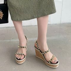 (THANH LÝ HÀNG LẺ SIZE) Dép Sandal Đế Xuồng Hở Mũi Đinh Tán Thời Trang AG19
