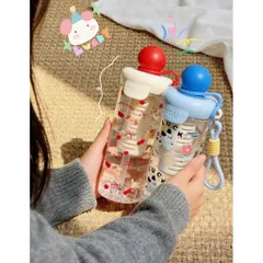 Bình Nước Nhựa 750ml Có Lõi Lọc Trà & Ống Hút - Họa Tiết Hoạt Hình Cute Phong Cách Hàn Quốc (Kèm Quai Xách)