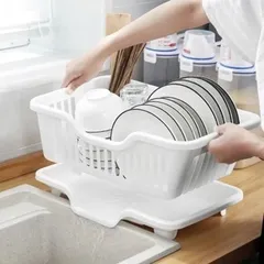 Rổ úp bát có khay hứng thoát nước tiện lợi giúp bát đĩa nhanh khô, giữ gìn vệ sinh cho phòng bếp