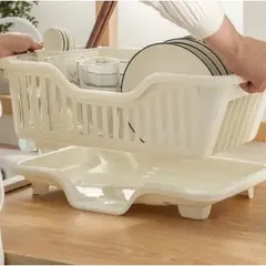 Rổ úp bát có khay hứng thoát nước tiện lợi giúp bát đĩa nhanh khô, giữ gìn vệ sinh cho phòng bếp