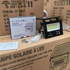 Đèn pha Led năng lượng mặt trời Novatech ( Pháp ), 10W chống nước IP65, liền Panel 771800
