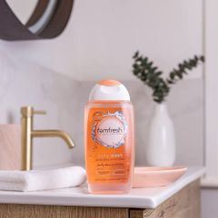 Dung dịch vệ sinh phụ nữ cao cấp hằng ngày Femfresh Daily Intimate Wash (250ml)