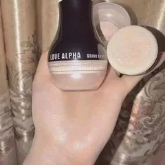 Phấn phủ bột Love Alpha ánh nhũ cực đẹp, bột mịn siêu bám lớp trang điểm