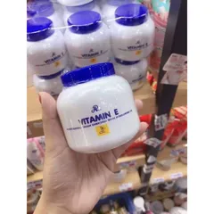 Kem Dưỡng Ẩm Vitamin E Thái Lan nắp xanh Siêu Dưỡng ẩm hủ 200g