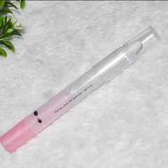 Bút kẻ mắt màu trắng có nhũ lấp lánh 777170