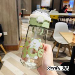 Bình Nước Trẻ Em Hình Gấu XBD 650ml Có Quai Xách – Bình Nước Nhựa Nắp Bấm Chống Rò Rỉ Cho Bé Đi Học