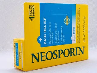 Tuýp kem bôi Neosporin Dual Action Cream 14.2g 