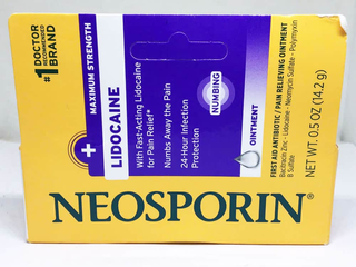 Kem mỡ xoa dịu nhanh Neosporin Lidocaine Ointment 14.2g