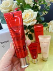 THE WHOO UV Ultimate Red Vitamin Sunscreen SPF50+/PA++++ (kem chống nắng, ống đỏ) – có 2 tuýp: một tuýp riêng lẻ và một tuýp nằm trong khay.
