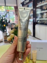 THE WHOO UV Ultimate Anti-Wrinkle Sunscreen NAD POWER 24™ SPF50+/PA++++ (tuýp lớn bên trái và tuýp nhỏ ở giữa).
