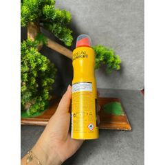 Xịt khử mùi L'Oréal Men Expert Invincible Sport màu vàng nổi bật với công nghệ Magnesia hấp thụ độ ẩm.