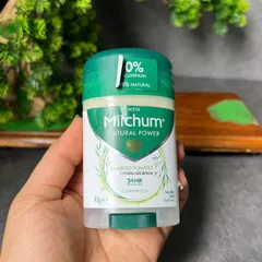 Thanh lí tem xấu Lăn khử mùi Mitchum Natural Power dành cho nam với hương gỗ tuyết tùng, trọng lượng 40g.