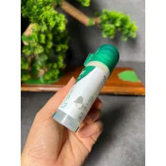 Thanh lí tem xấu Lăn khử mùi Mitchum Natural Power dành cho nam với hương gỗ tuyết tùng, trọng lượng 40g.