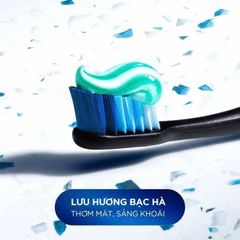 Kem đánh răng Crest Plus Scope Whitening Outlast Mint 153g (Mỹ)