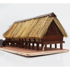 Mô hình bằng gỗ nhà Sàn Tây Nguyên Ê đê và dụng cụ làm nông