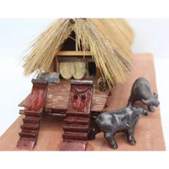 Mô hình bằng gỗ nhà Sàn Tây Nguyên Ê đê và dụng cụ làm nông