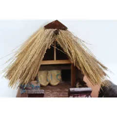 Mô hình bằng gỗ nhà Sàn Tây Nguyên Ê đê và dụng cụ làm nông