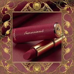 (Loại Tốt) Son Lancôme Limited 888 Passionnément Đỏ Mận Chính Hãng Độ Bền Màu Cao, Cảm Giác Mềm Mịn, Dưỡng Ẩm Hoàn Hảo cho Đôi Môi Quyến Rũ Mẫu Mới