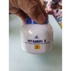 Kem Kích Trắng Body Arbutin và Collagen Thái Lan 250gr - (Dưỡng Da Body, Dưỡng Body)