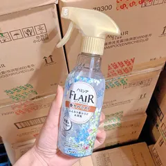 Chai xịt thơm và làm phẳng quần áo hương hoa Kao Flair Fragrance Nhật Bản 270ml