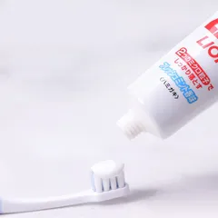 Kem đánh răng cho người hút thuôc ZACT LION đỏ Nhật Bản 150g