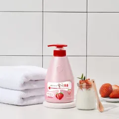 Sữa tắm Welcos Strawberry Milk Body Cleanser - làm sạch, sáng da và cải thiện sắc tố da 560g