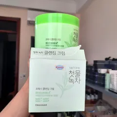 Kem tẩy trang trà xanh Welcos Green Tea Fresh Cleansing Cream sạch sâu, duy trì độ ẩm Hàn Quốc 300g