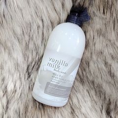 Sữa tắm làm sạch và cung cấp độ ẩm vani Welcos Body Phren Shower Gel Hàn Quốc 750ml