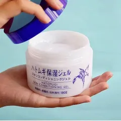 Gel Dưỡng Ẩm Naturie Skin Conditioning Gel Chiết Xuất Hạt Ý Dĩ 180g,  Chiết xuất hạt ý dĩ (Hatomugi) giàu vitamin B1, B12 và axit amin, kết hợp cùng Glycerin giúp nuôi dưỡng và duy trì độ ẩm tự nhiên