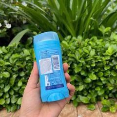 Lăn khử mùi cho nữ của Mỹ Secret Invisible Solid hương Shower Fresh loại 73g.