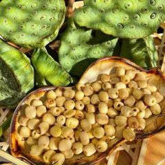 Hạt Sen Sấy Giòn Ăn Liền Đặc Sản Huế (Túi 300g) - Ăn Vặt Quỳnh Nhung, Giòn Thơm Bùi Ngậy Không Chất Bảo Quản