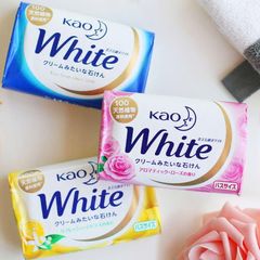 Xà phòng tắm Kao White Nhật 130g, là sản phẩm xà bông nội địa Nhật nổi tiếng với 100% nguyên liệu từ thực vật (dầu dừa, dầu trái cọ)