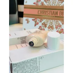 Kem chống nắng nâng tông Snow UV Shield Tone Up SPF50+ PA++++ ✨ 786151