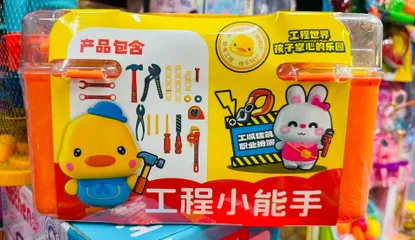 Hộp đồ chơi công cụ với các dụng cụ đa dạng và hình ảnh hoạt hình dễ thương 7711