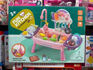 Bộ đồ chơi nhà bếp Fun Kitchen với bồn rửa chén, vòi nước điện tử và các phụ kiện nấu ăn 364 GIAO MÀU NGẪU NHIÊN