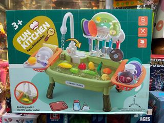 Bộ đồ chơi nhà bếp Fun Kitchen với bồn rửa chén, vòi nước điện tử và các phụ kiện nấu ăn 364 GIAO MÀU NGẪU NHIÊN