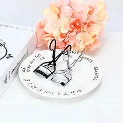 Kẹp mi cong đơn giản hiệu quả cho những quý cô xinh đẹp 788383