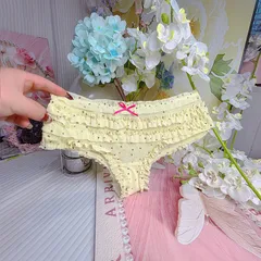 Quần Lót Lưng Thun Nhún Bèo Cạp Cao Đáng Yêu Xinh Xắn Quần Chip Nữ Ren Mềm Mại Phối Hoa Nơ Sexy – T303 Vàng Tim