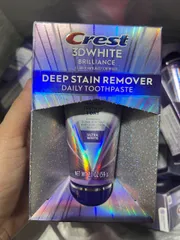 Kem đánh răng Crest 3D White Brilliance Deep Stain chứa thành phần làm trắng răng Ultra White, trọng lượng 2.1 oz (59 g).