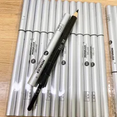 Chì kẻ mày monaliza giúp mang lại gương mặt hài hoà và điểm nhấn cho đôi mắt của bạn với đường chân mày cong vút 793446
