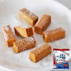 Kẹo Caramel Muối Morinaga Nhật Bản, sản phẩm kết hợp vị ngọt béo của sữa Hokkaido với vị mặn nhẹ từ muối biển, tạo nên hương vị đậm đà, không ngấy và dễ tan trong miệng